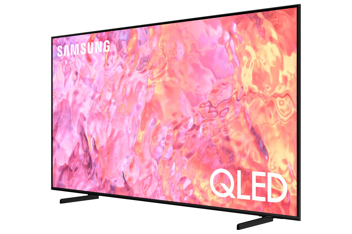 Siyah bir arka plan üzerinde pembe ve sarı soyut bir görüntüye sahip büyük bir QLED TV.