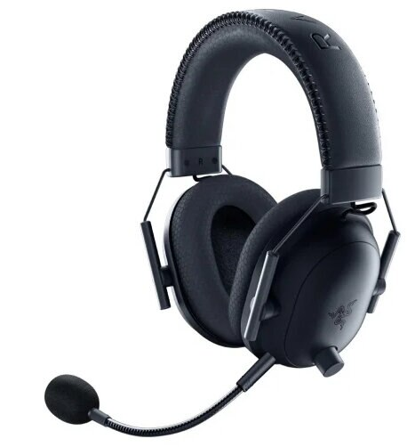 Czarne słuchawki gamingowe Razer z mikrofonem, na białym tle.