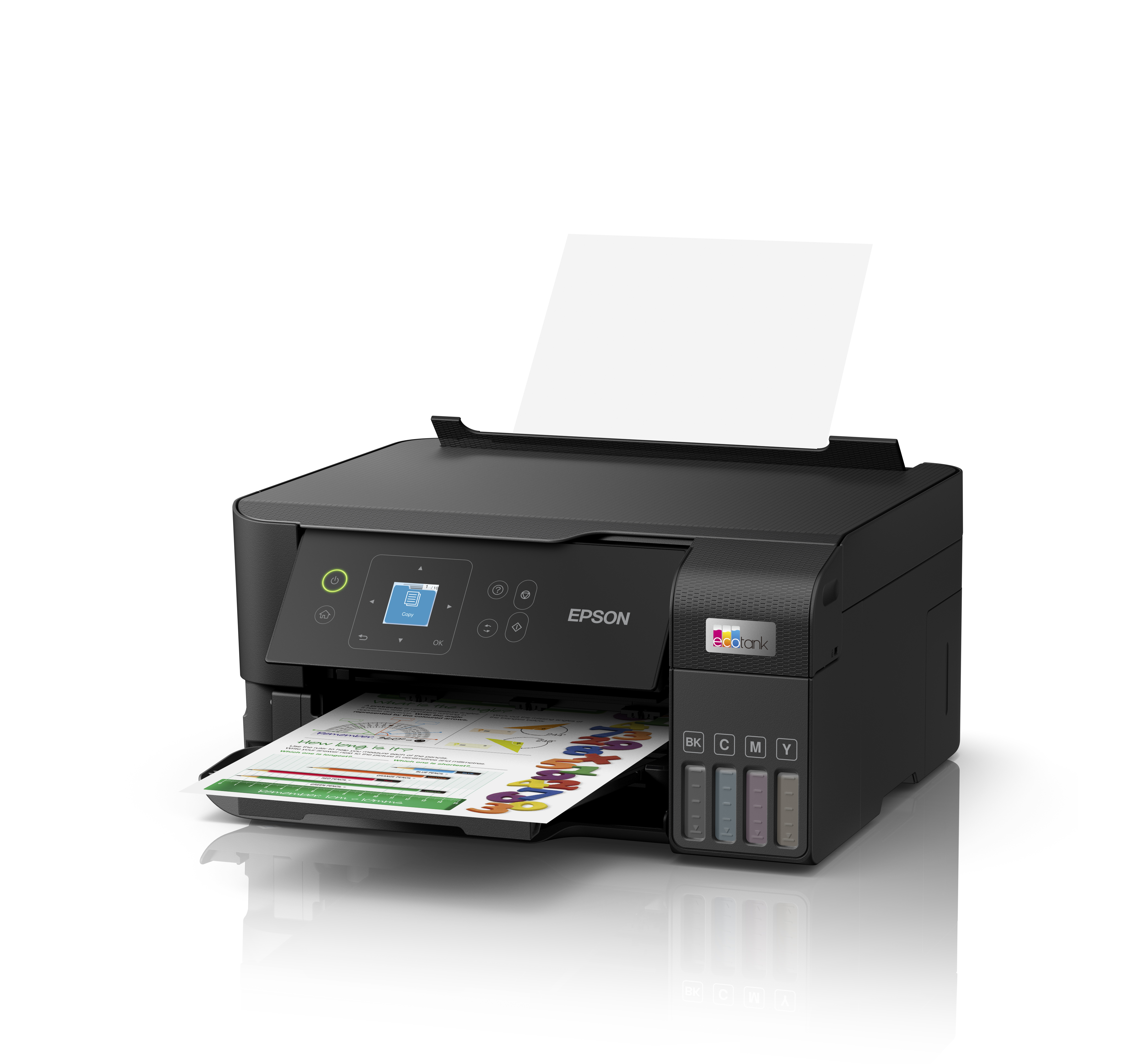 Kağıt çıkışlı siyah Epson yazıcı. Mürekkep kartuşları görülebilir. Beyaz arka plan.