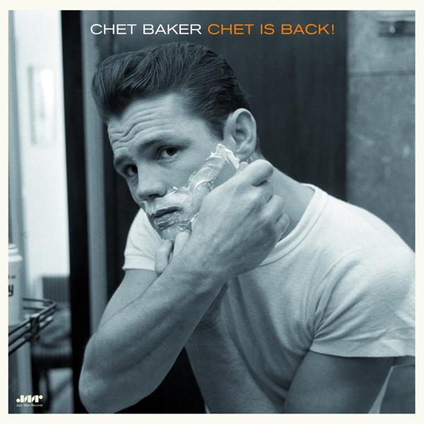 Chet Baker album borítója, fekete-fehér kép borotválkozó férfival.
