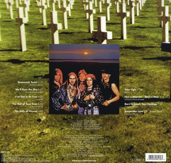 Együttes album borítója keresztek mezejében, a hátoldalon szöveggel.