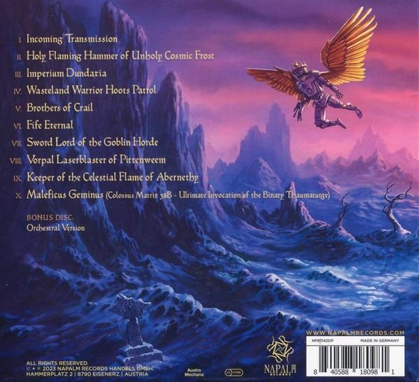 Albumcover mit Text und einer geflügelten Figur über einer bergigen Landschaft. Lila und blaue Töne.