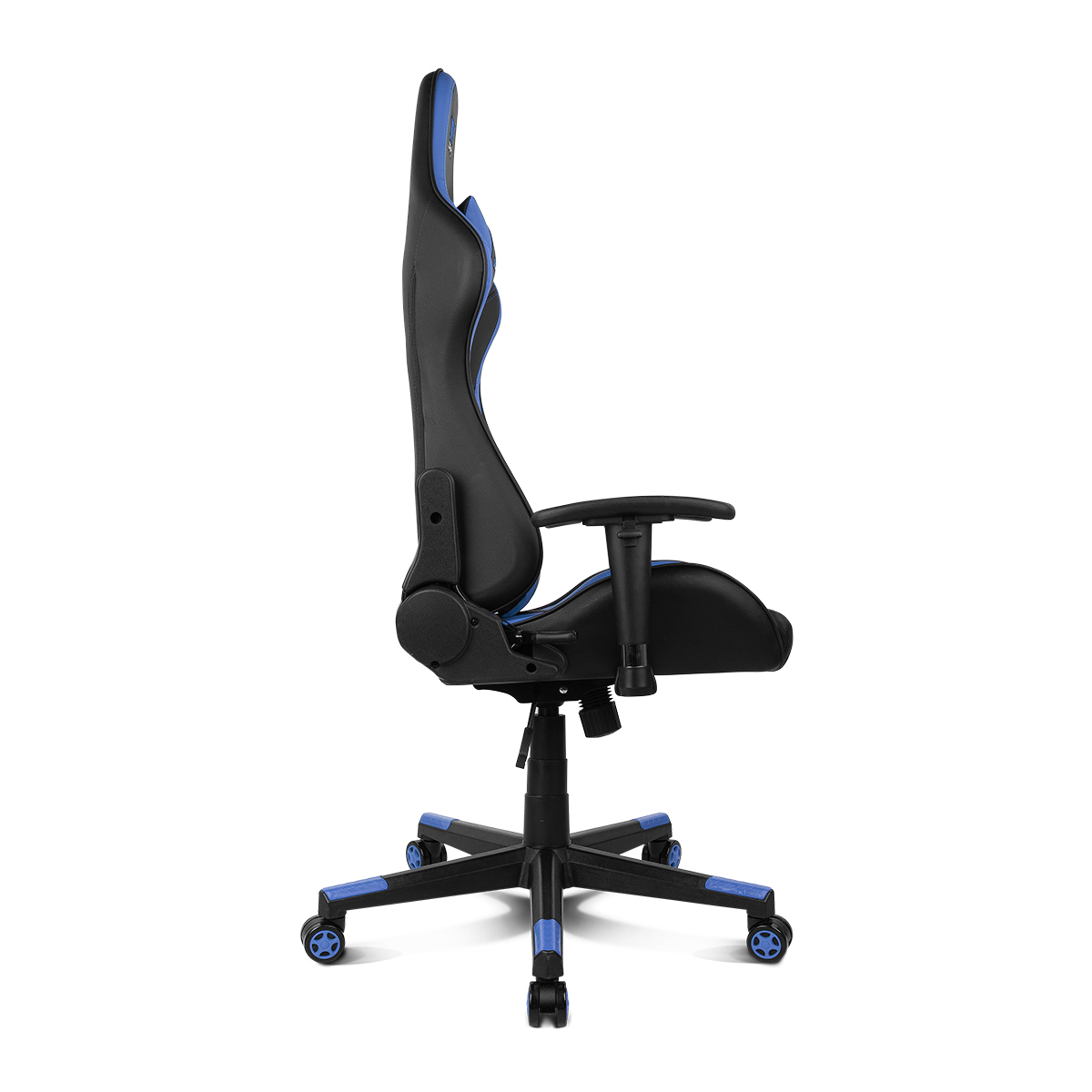 Silla gaming, negra con detalles azules. Sobre fondo blanco.