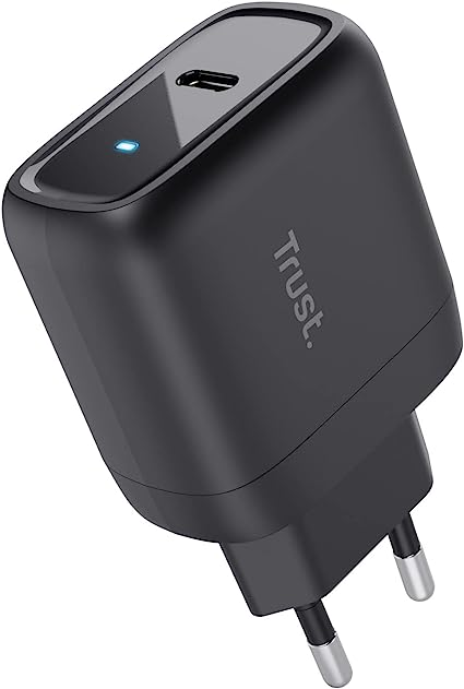 Un cargador Trust negro con un puerto USB-C y una luz azul.