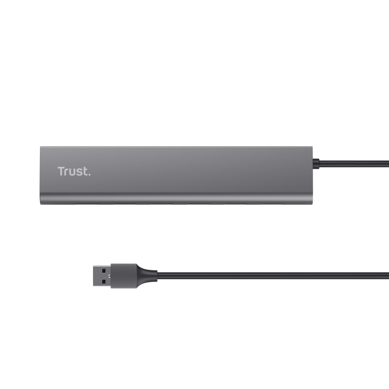 Concentrador USB Trust gris con cable negro sobre fondo negro.