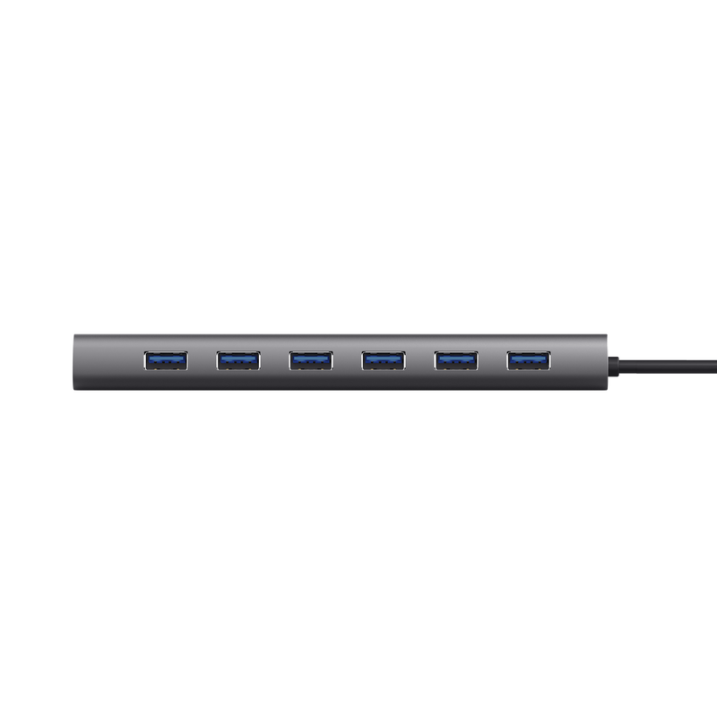 Un concentrador USB plateado con seis puertos USB azules sobre un fondo negro.