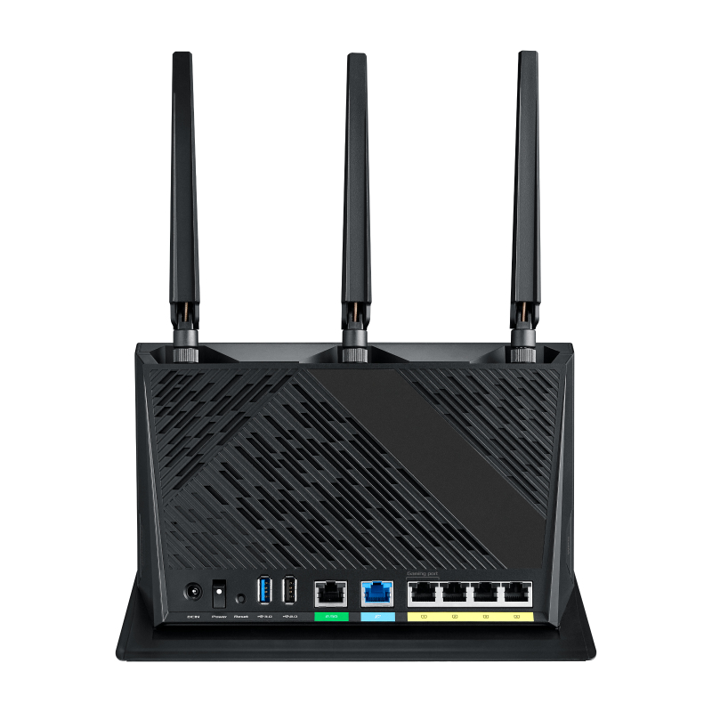 Un router negro con tres antenas, mostrando el panel trasero con puertos.