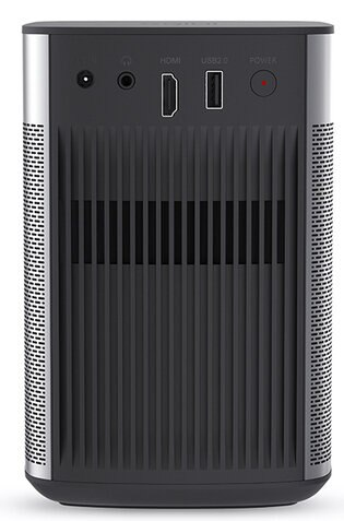 Czarny projektor z metaliczną srebrną ramą. Z tyłu znajdują się porty takie jak HDMI, USB i zasilanie.