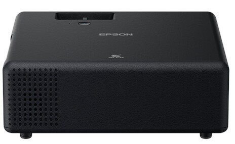 Czarny projektor Epson. Urządzenie ma gładki, prostokątny kształt z zaokrąglonymi rogami.