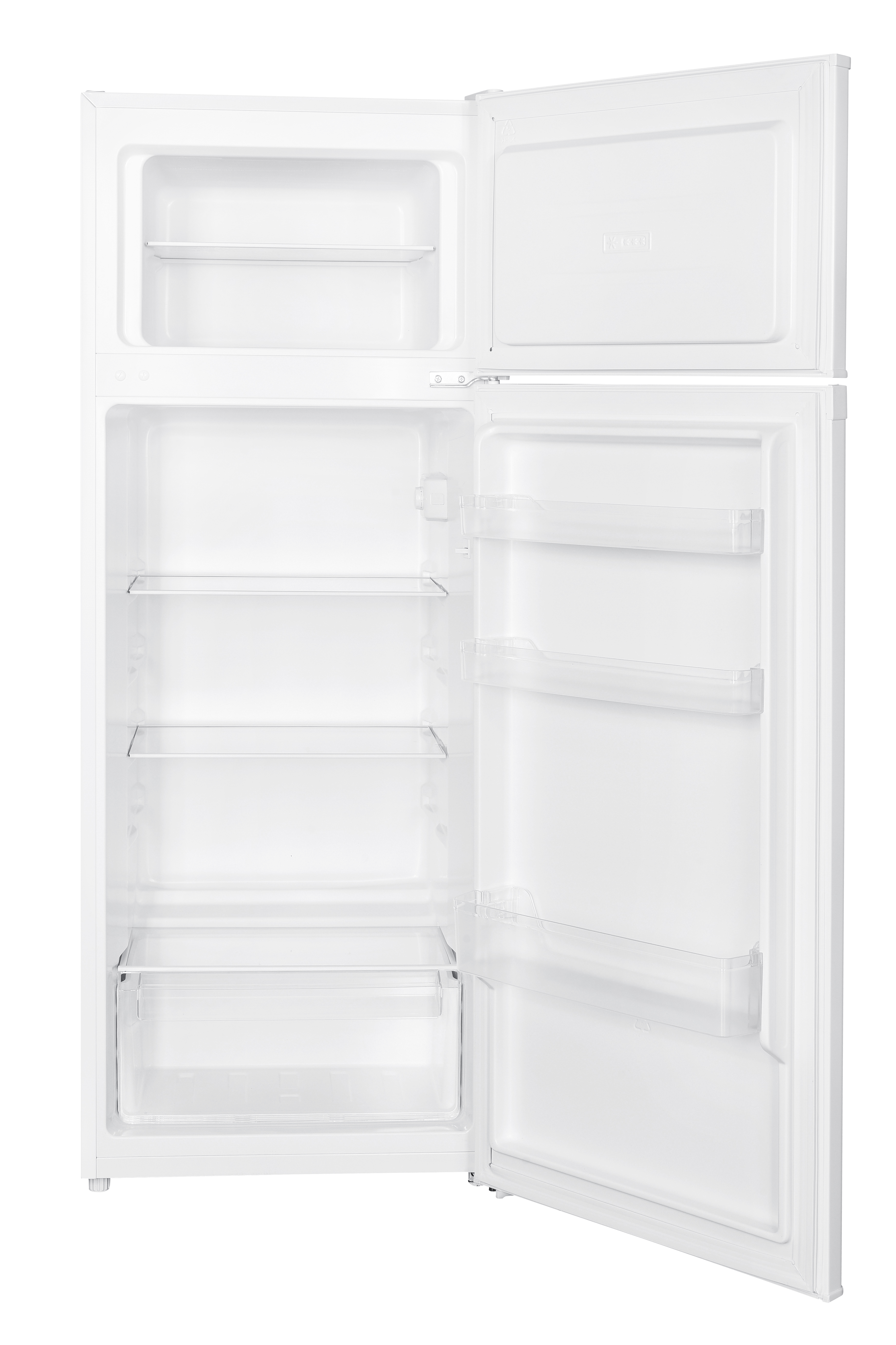 Refrigerador blanco con puerta abierta, estantes visibles. El fondo es blanco.