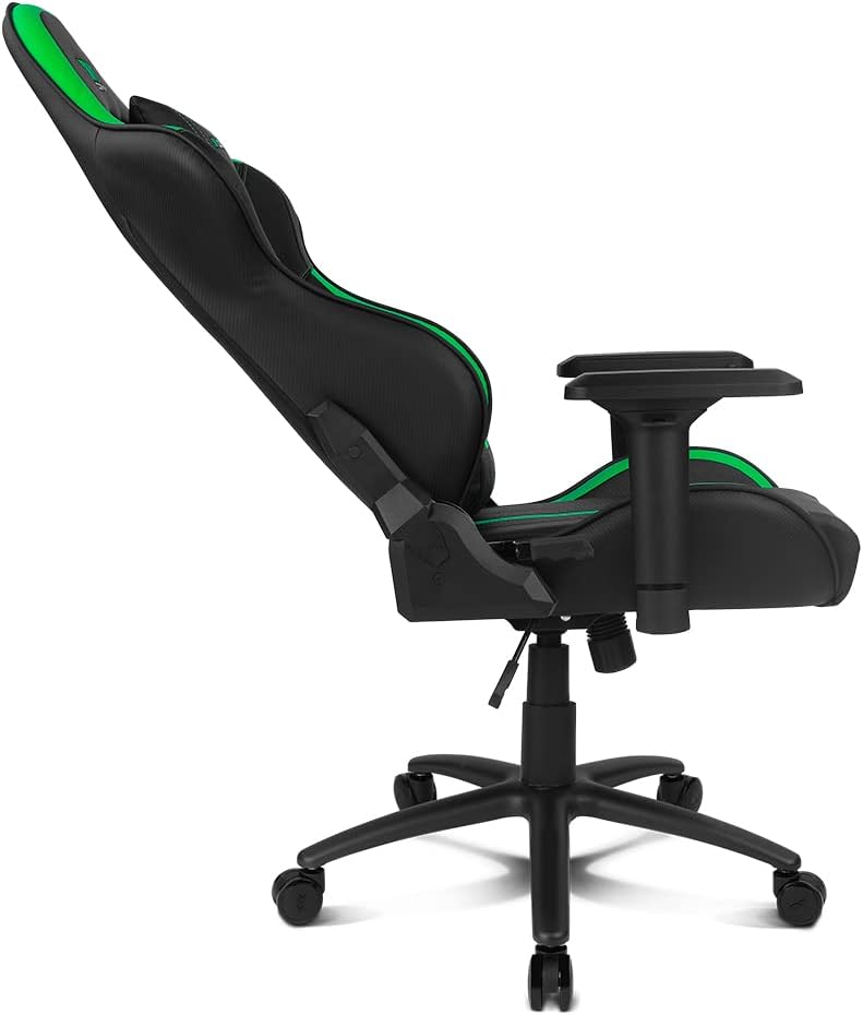 Silla de juego negra y verde de perfil, sobre ruedas.