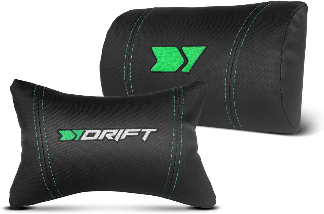 Dos almohadas gaming negras y verdes con logotipos y costuras, aisladas sobre fondo blanco.