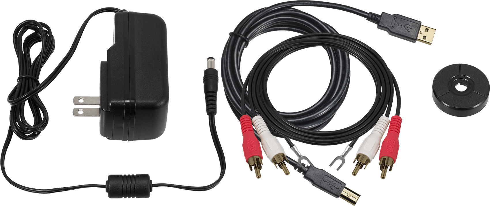 Elektronikus eszközök tartozékai: hálózati adapter, USB kábelek és csatlakozók átlátszó háttéren.