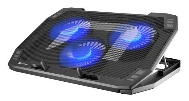 Podkładka chłodząca do laptopa z trzema niebieskimi wentylatorami i czarną siatką.