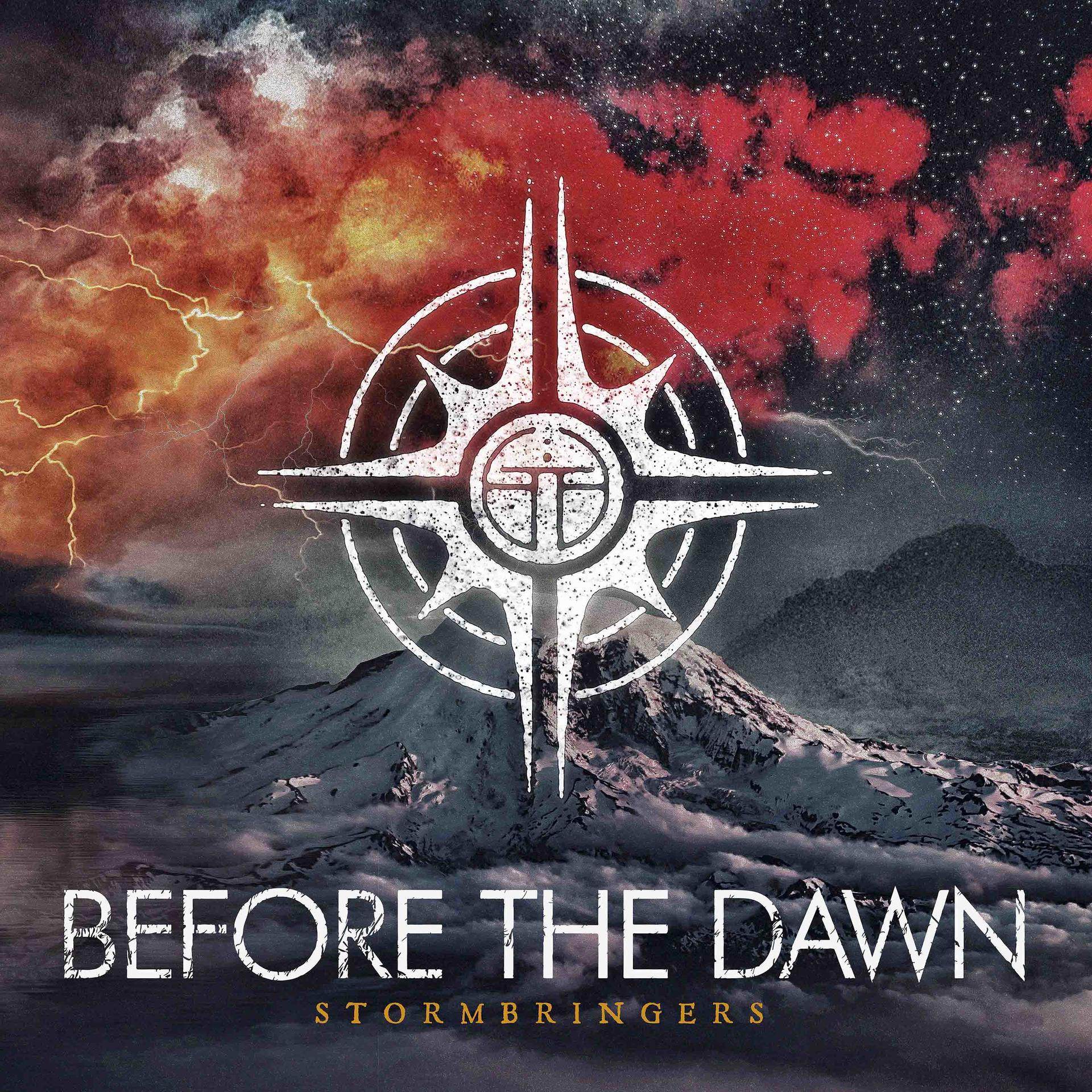 Album borítója: Fehér iránytű logó hegy felett, viharos ég villámlással. Szöveg: BEFORE THE DAWN, STORMBRINGERS.