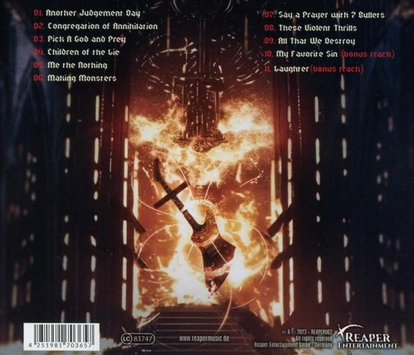 Die Rückseite einer CD mit Titelliste, einer Gitarre und einem Kreuz. Das Thema der CD ist düster und feurig.