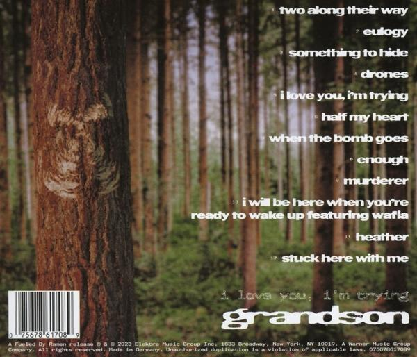 Albumcover mit Songtiteln und Texten, Waldhintergrund mit Bäumen.