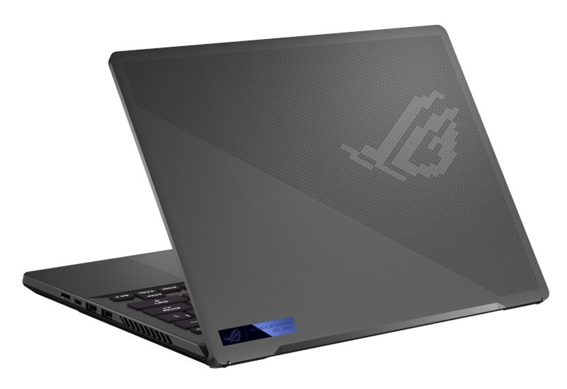 Ciemnoszary laptop z logo ROG z tyłu. Widok pod kątem.