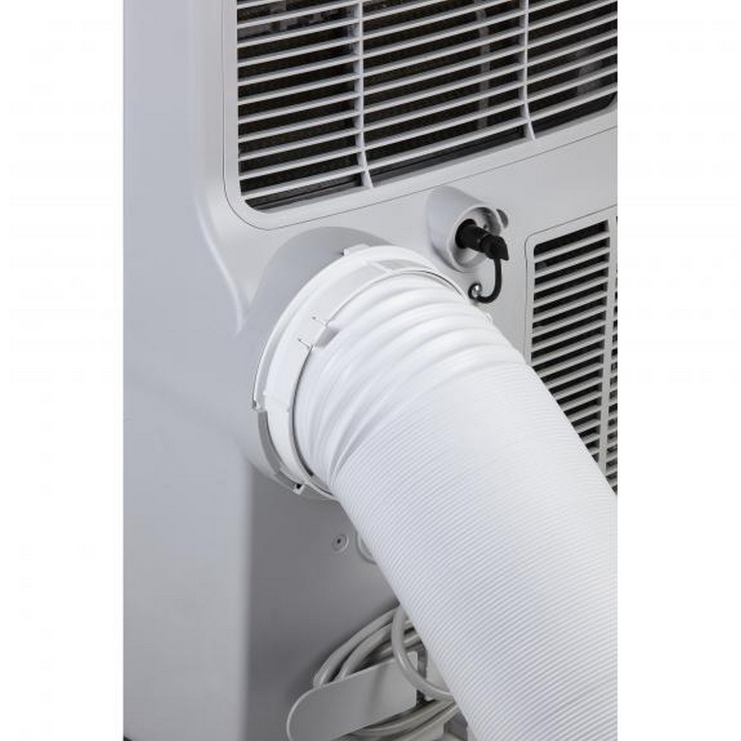 Gros plan d'un climatiseur portable blanc avec un tuyau blanc attaché.
