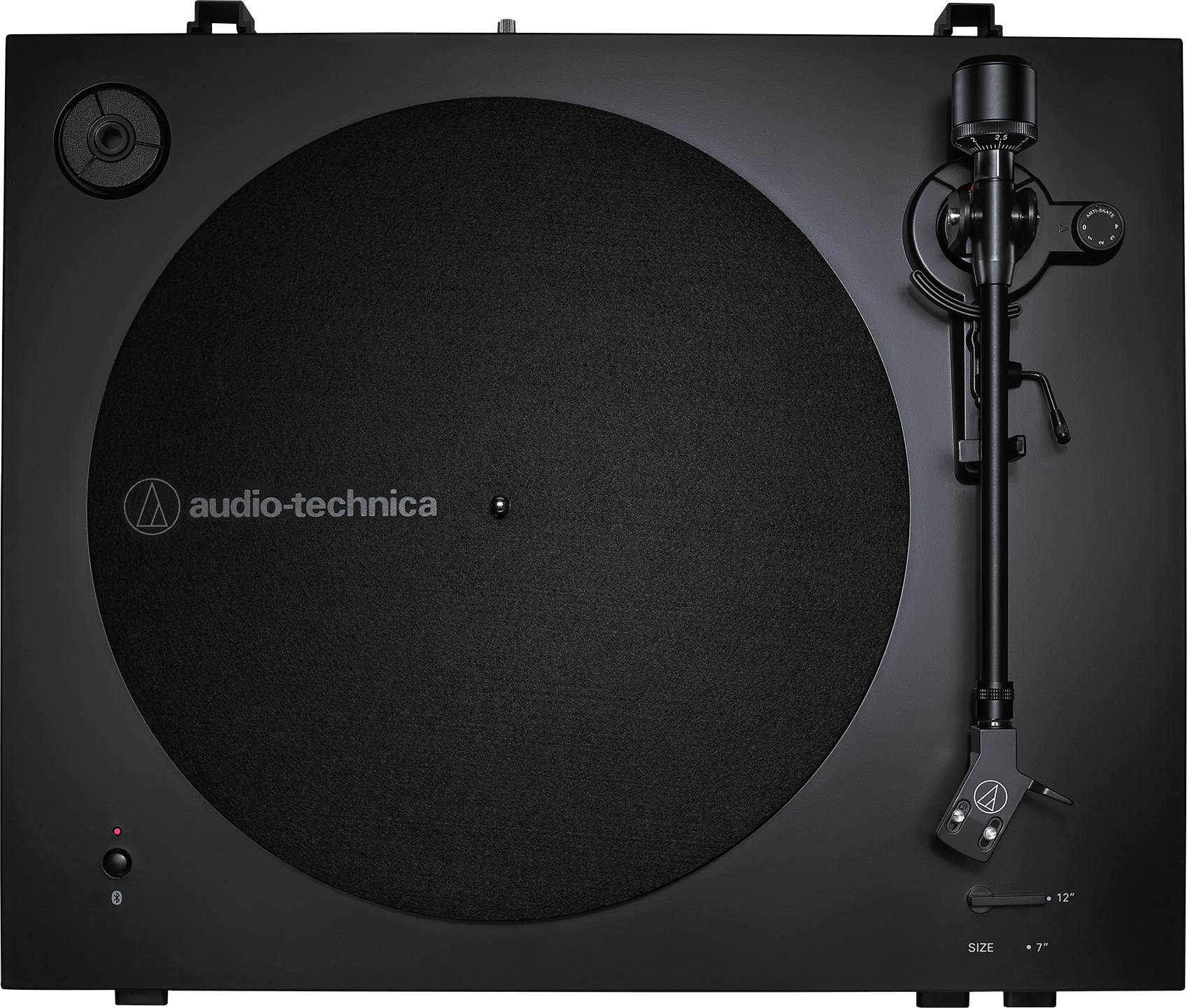 Fekete Audio-Technica lemezjátszó a márka logójával a fekete lemez közepén.