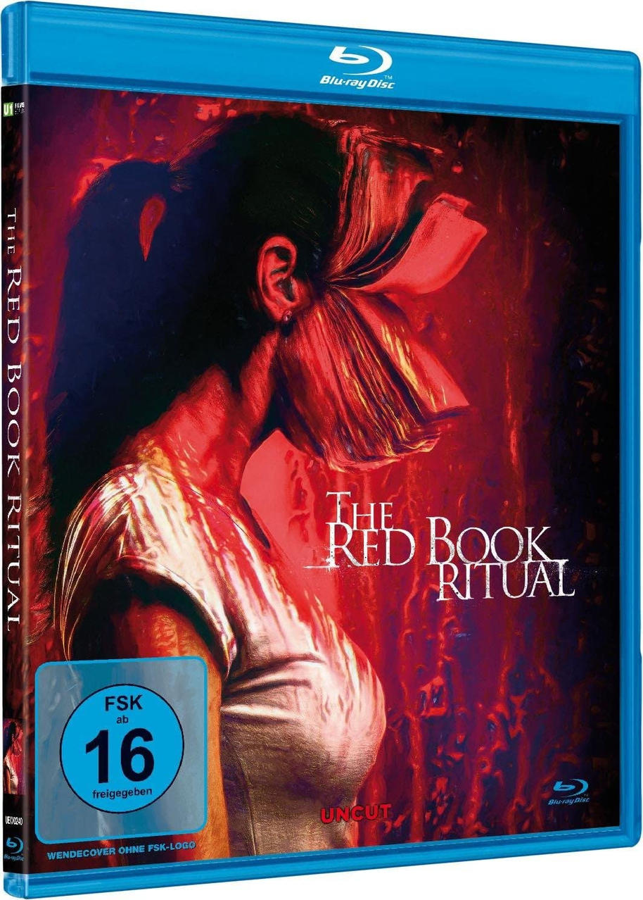 Blu-ray-Disc-Cover für 'The Red Book Ritual' mit einer Frau in einer rot getönten, schattigen Szene.