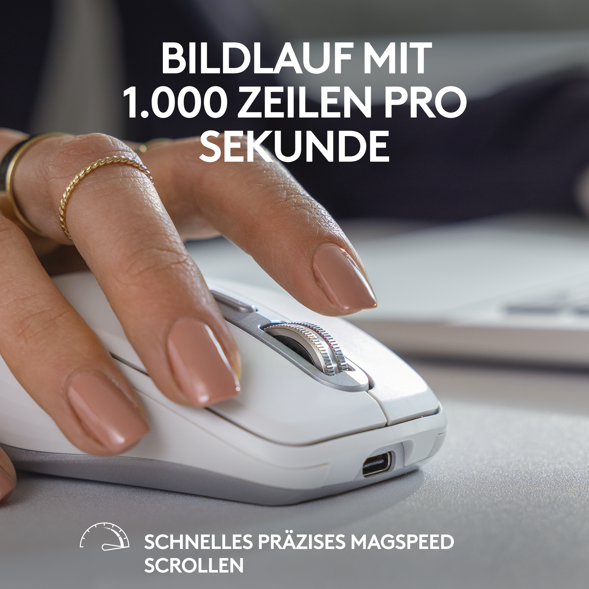 Die Hand einer Person benutzt eine weiße Maus. Der Text lautet: Bildlauf mit 1.000 Zeilen pro Sekunde.