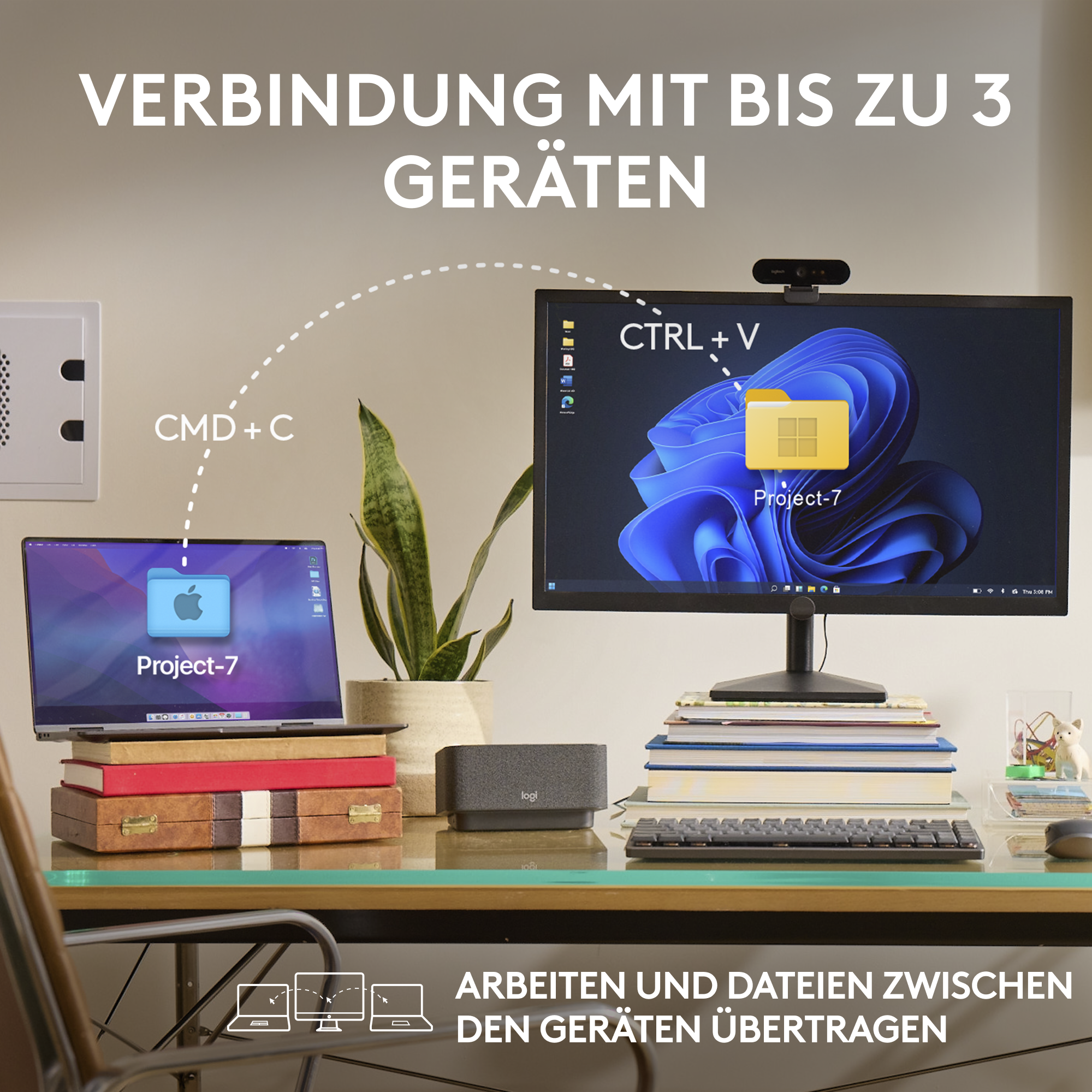 Ein Schreibtisch mit Laptop, Monitor und Lautsprecher, zeigt die Dateiübertragung zwischen Geräten.