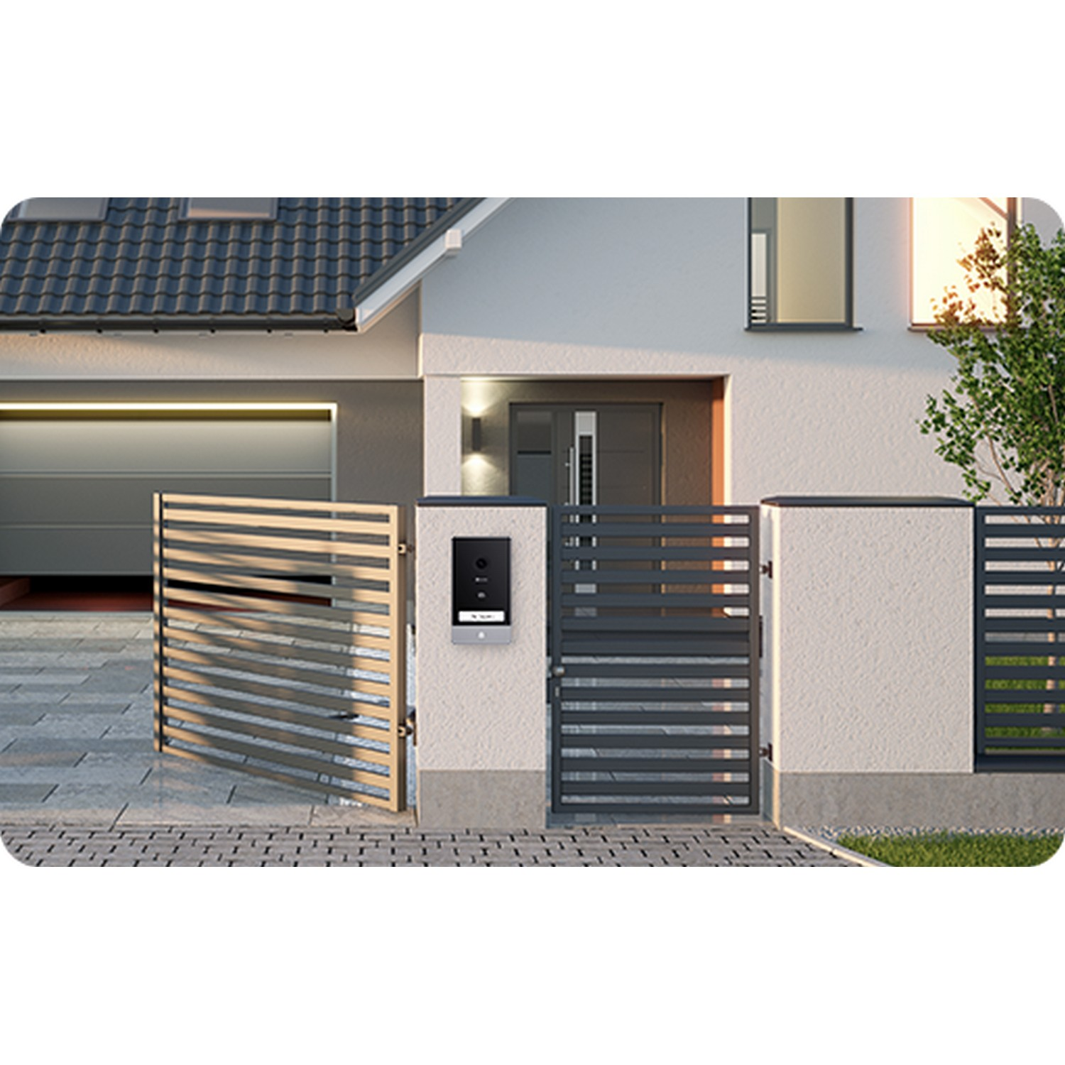 Une maison avec un portail ouvert et un mur avec un interphone. La maison est blanche.