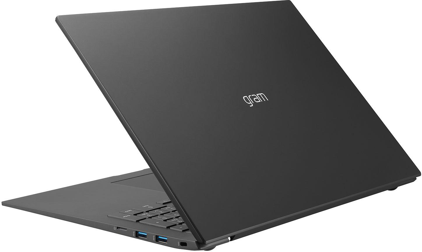 Schwarzer Laptop mit grauer Tastatur, geöffnet, auf weißem Hintergrund.