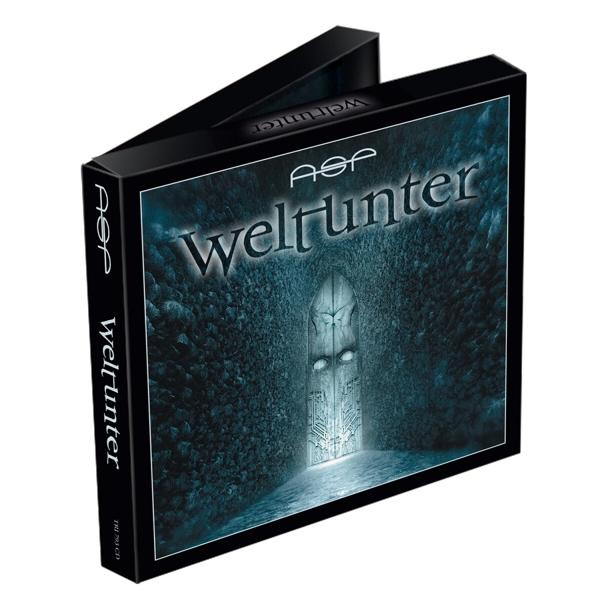 CD-Hülle mit 'Weltunter' auf der Vorderseite. Schwarzes Gehäuse, weißer Text. Türbild im Hintergrund.