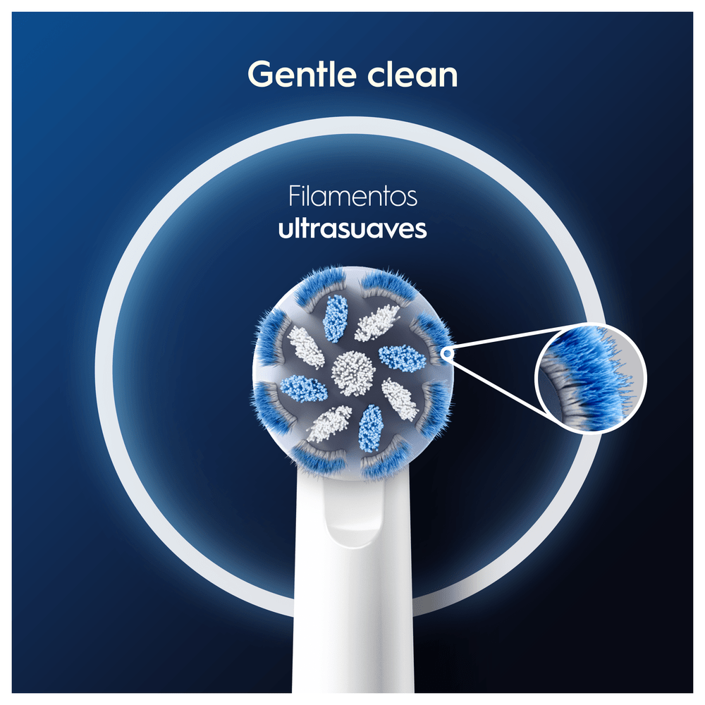 Primer plano del cabezal de un cepillo de dientes. Cerdas azules y blancas dispuestas en círculo.