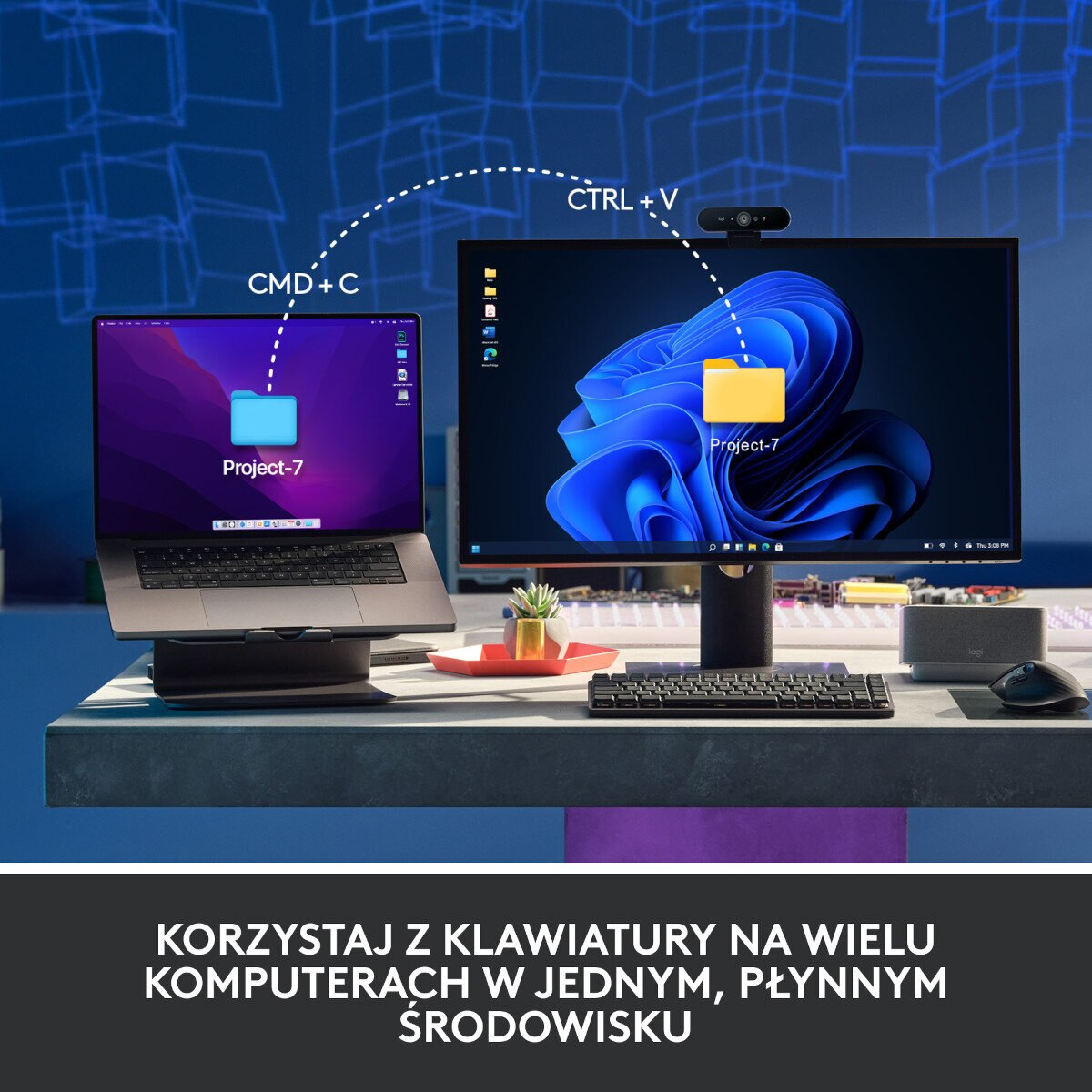 Konfiguracja laptopa i monitora, pokazująca przesyłanie plików przez CMD+C i CTRL+V.