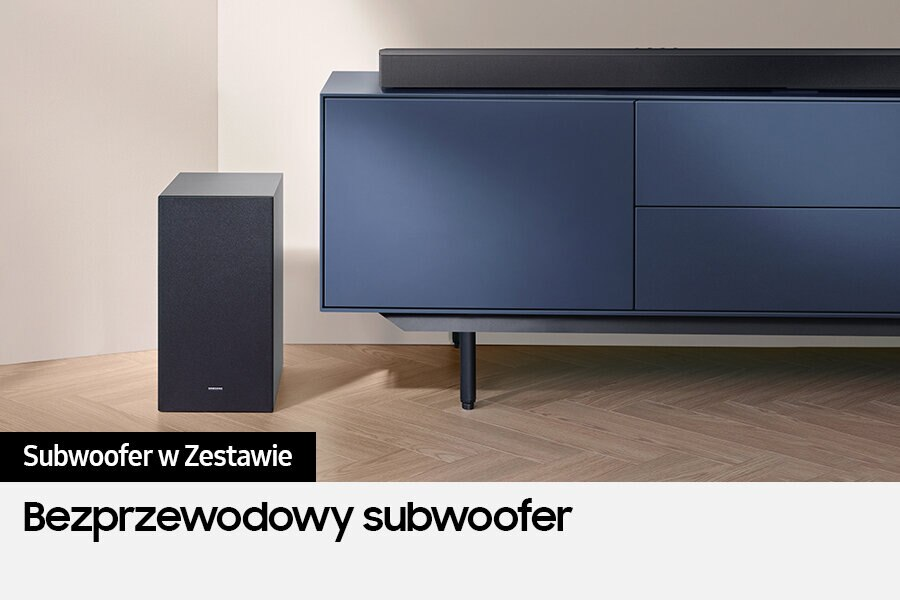 Subwoofer i soundbar na niebieskiej szafce.