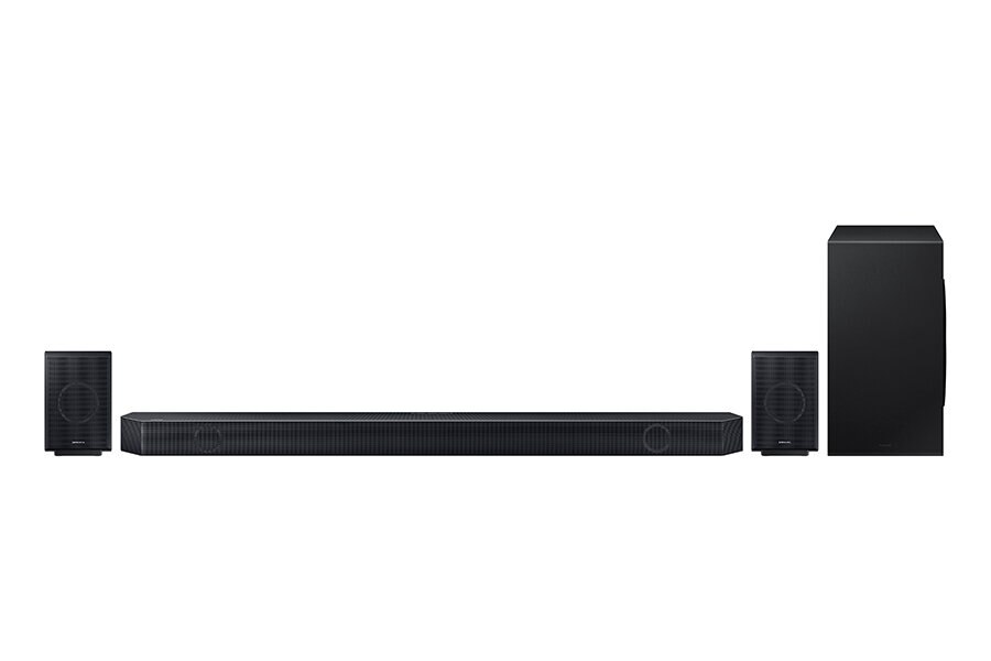 Czarny system soundbar z dwoma głośnikami po każdej stronie i subwooferem, na białym tle.