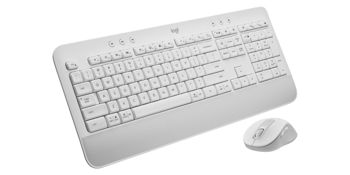 Fehér Logitech billentyűzet és egér sötétzöld háttéren, billentyűzetkiosztással.