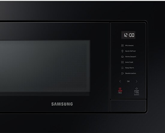 Czarny piekarnik mikrofalowy z wyświetlaczem cyfrowym i elementami sterowania dotykowego po prawej stronie.