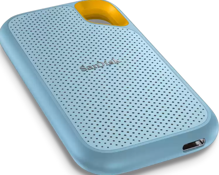 Eine blaue, tragbare Festplatte mit gelbem Griff. Es hat ein SanDisk-Logo und einen USB-C-Anschluss.