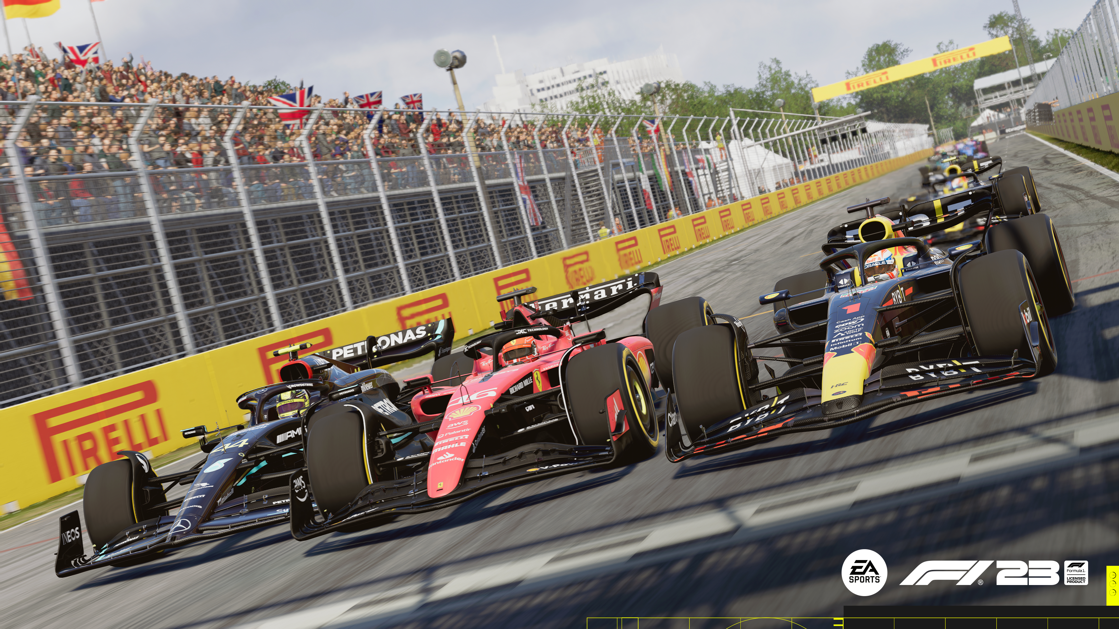 F1-Rennen mit Autos auf der Rennstrecke, Menschenmassen und Logos sichtbar.