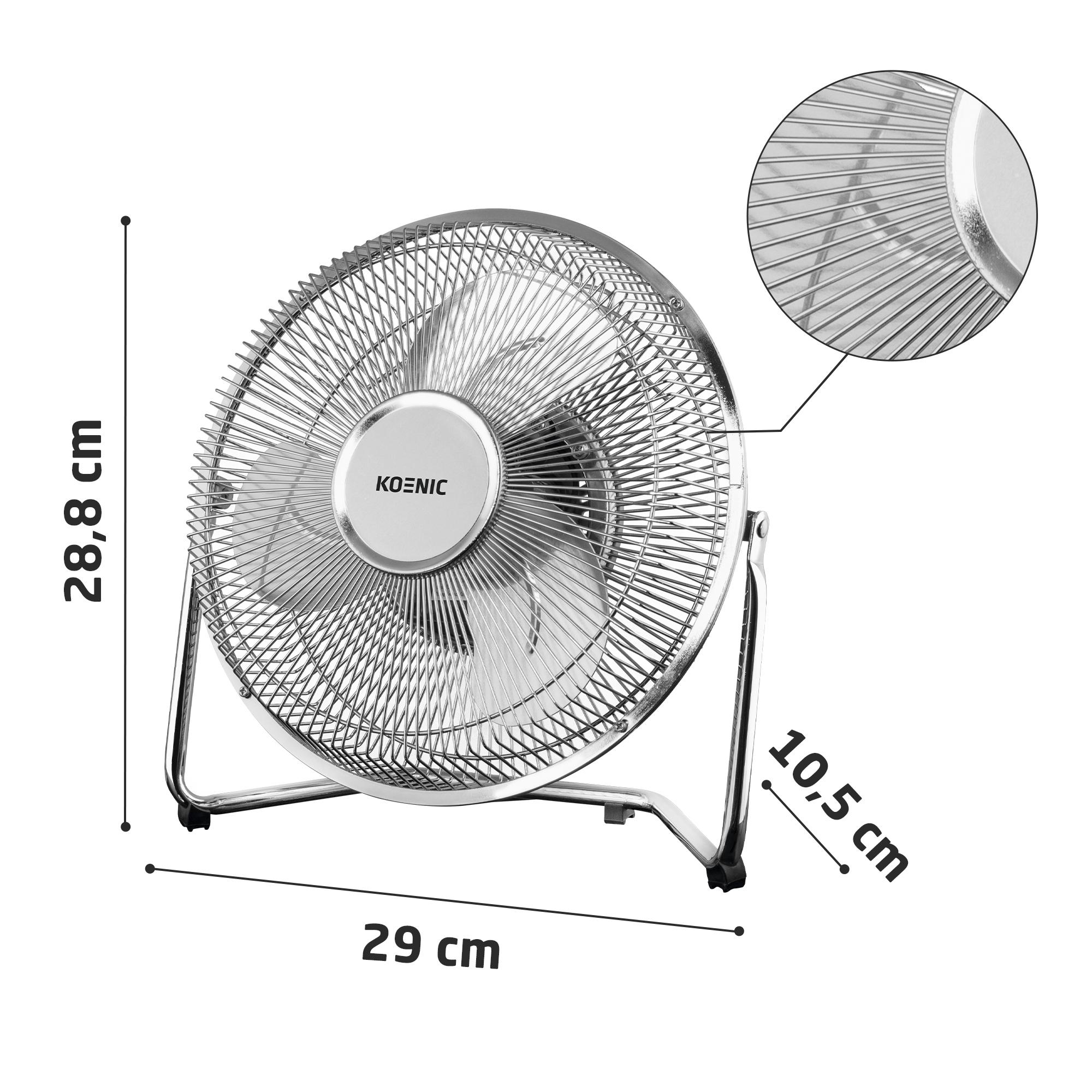 Ein silberner Tischventilator mit Abmessungen und Nahaufnahme der Lüfterblätter. Der Ventilator befindet sich auf weißem Hintergrund.