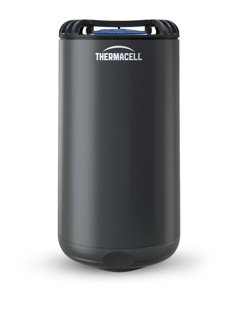 Ein schwarzes Thermacell-Mückenschutzgerät auf weißer Oberfläche.