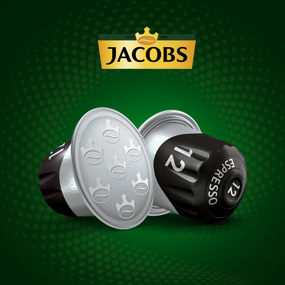 Kapsułki do kawy Jacobs Espresso w srebrnych i czarnych opakowaniach. Widoczne dwie kapsułki.