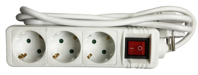 Biała listwa zasilająca z trzema gniazdami, czerwonym przełącznikiem i białym kablem.