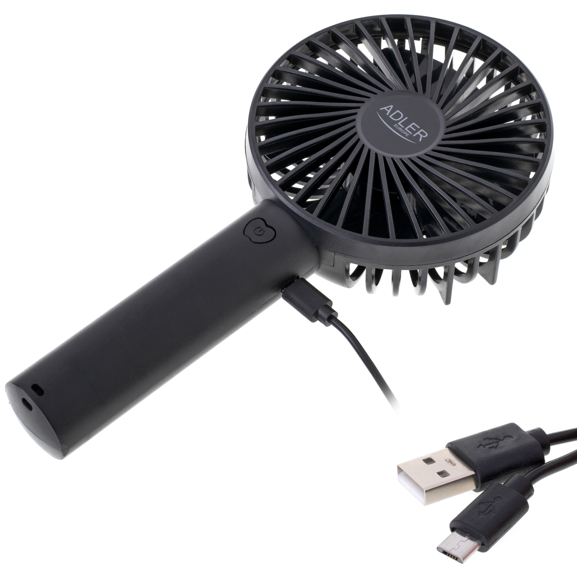 Fekete hordozható ventilátor fogantyúval, USB kábellel. Fehér háttér.