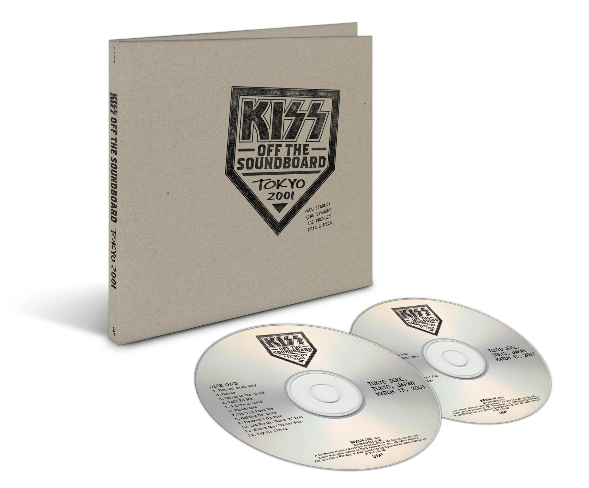 CD-Hülle mit zwei CDs. Text auf Hülle und CDs. Weißer Hintergrund.