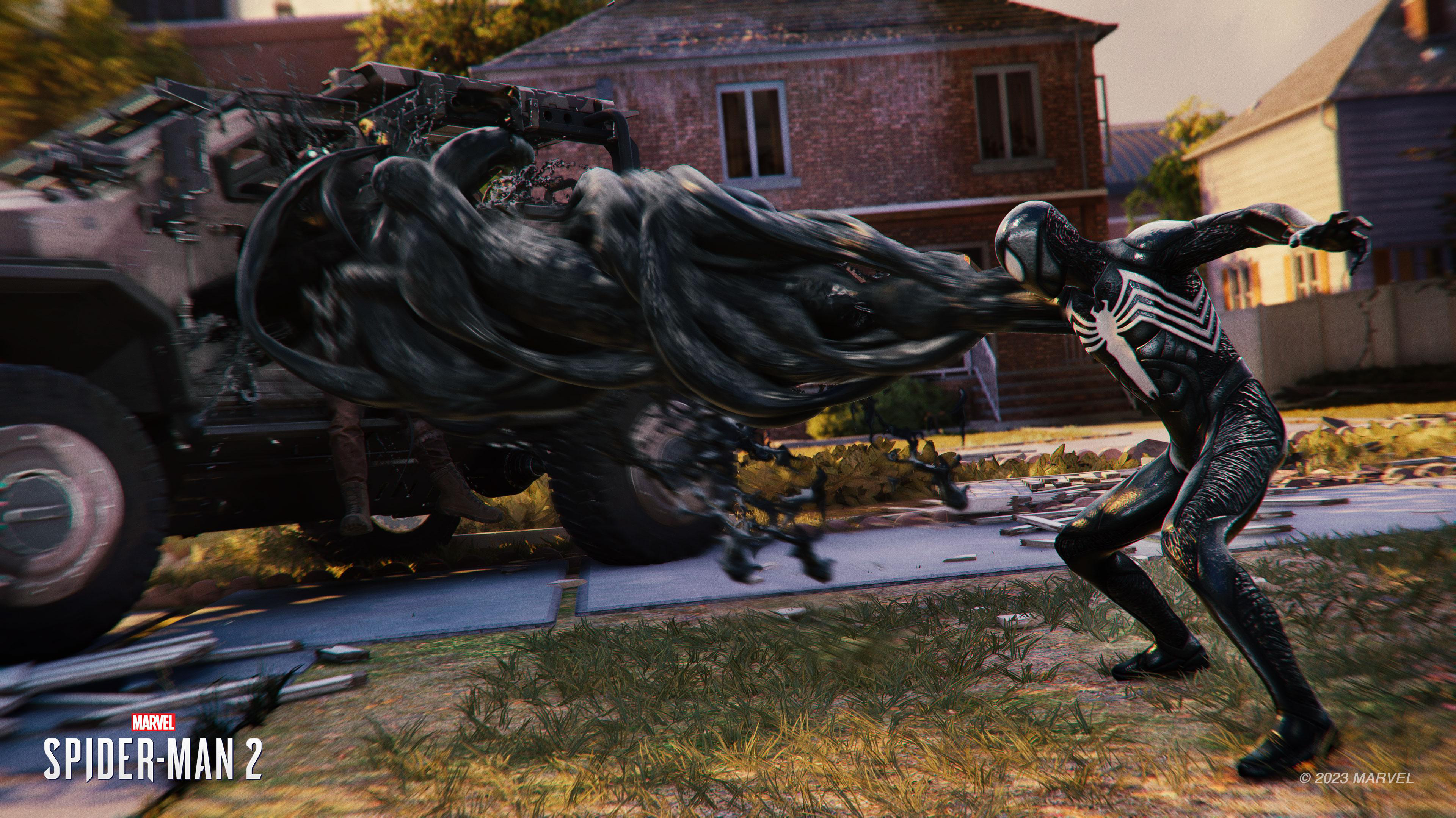 Spider-Man kämpft gegen eine schwarze, tentakelartige Symbiose, die ein Fahrzeug angreift.