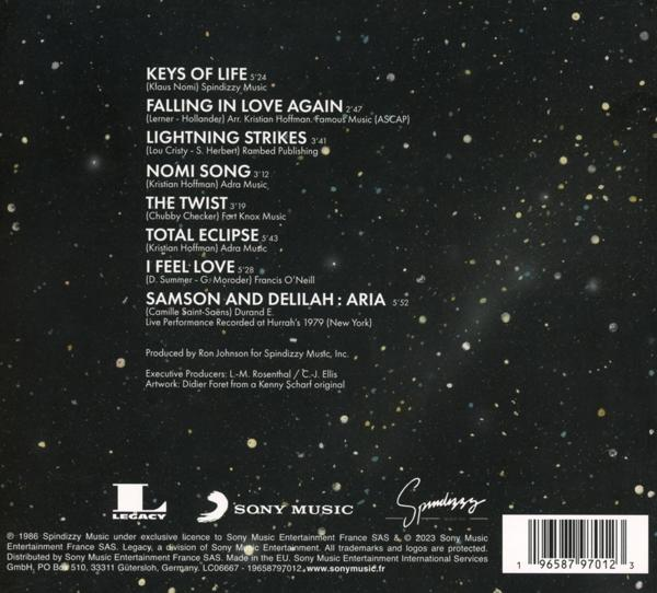 Album-Rückseite. Listet Songtitel und Credits auf. Der Hintergrund ist eine dunkle Sternennacht.