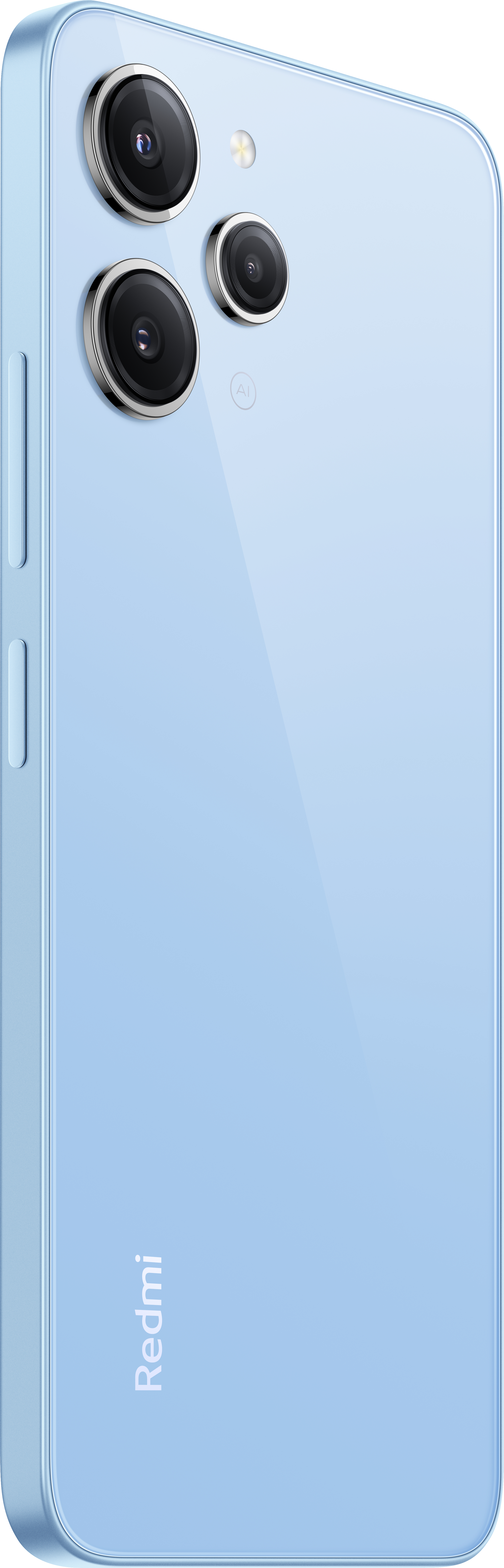Hellblaues Smartphone mit drei Rückkameras. Schräge Ansicht, weißer Hintergrund.