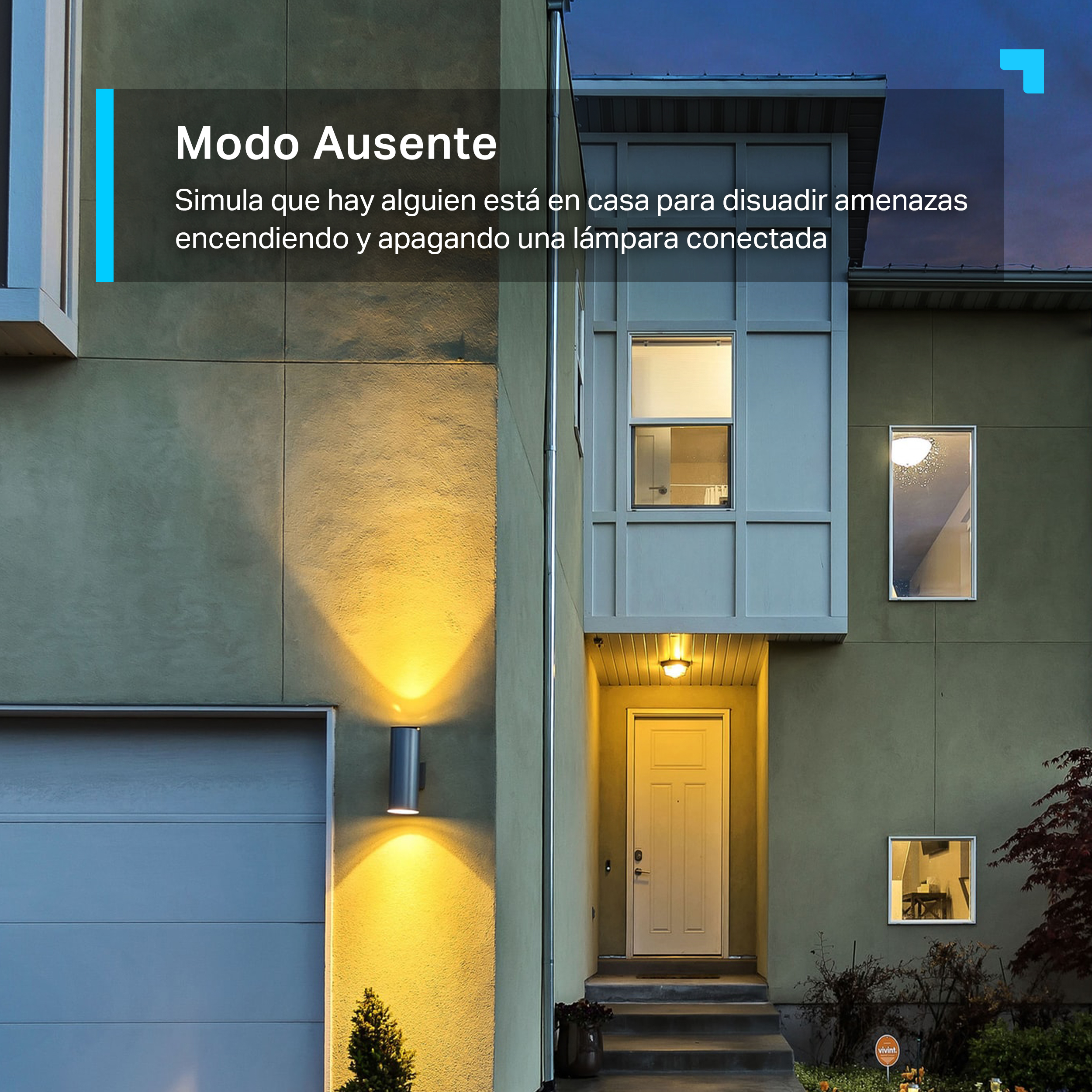 Una casa de noche con luces encendidas. El texto dice 'Modo Ausente' para simular que alguien está en casa.