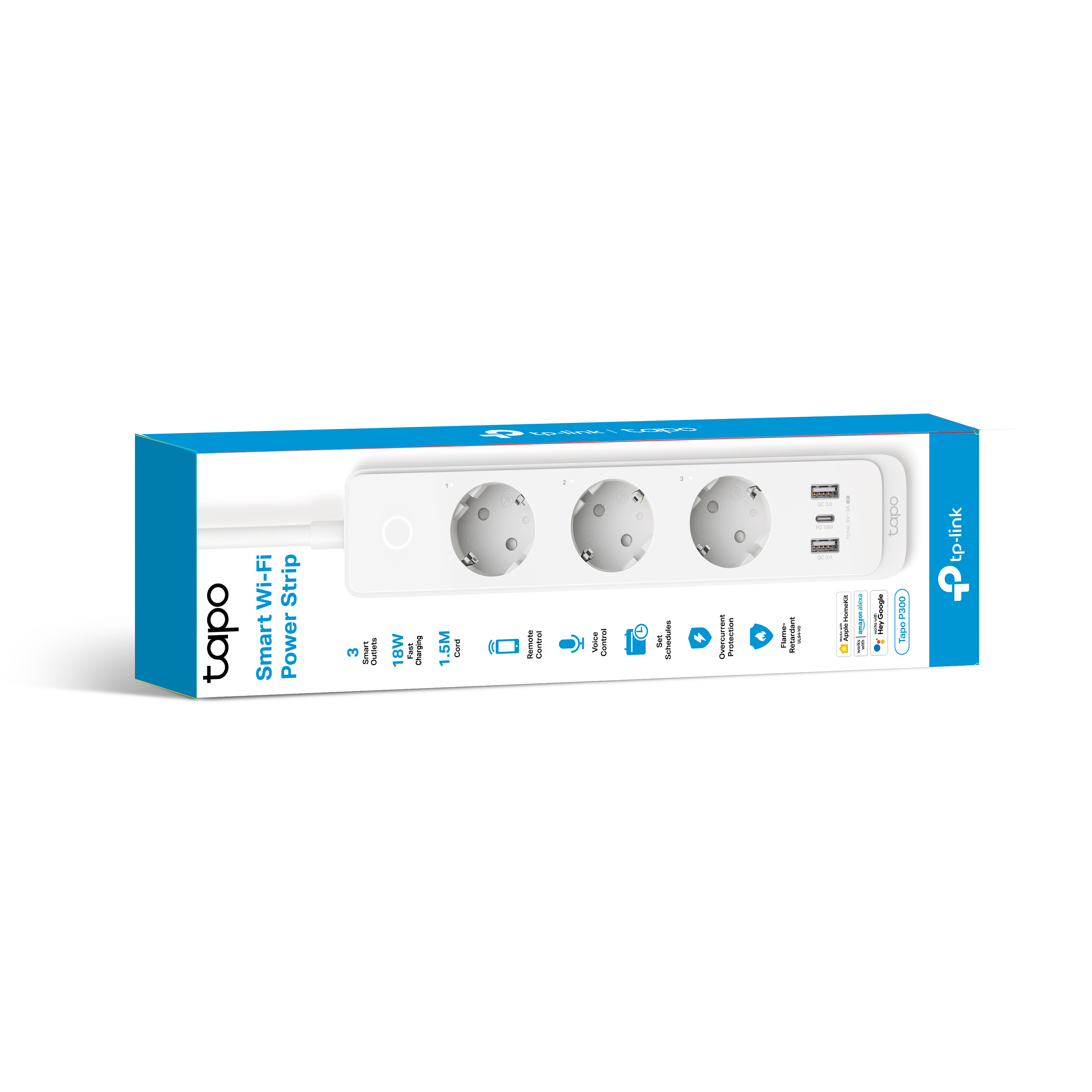 Una regleta blanca con tres enchufes, dos puertos USB y una etiqueta de marca, todo sobre un fondo blanco.
