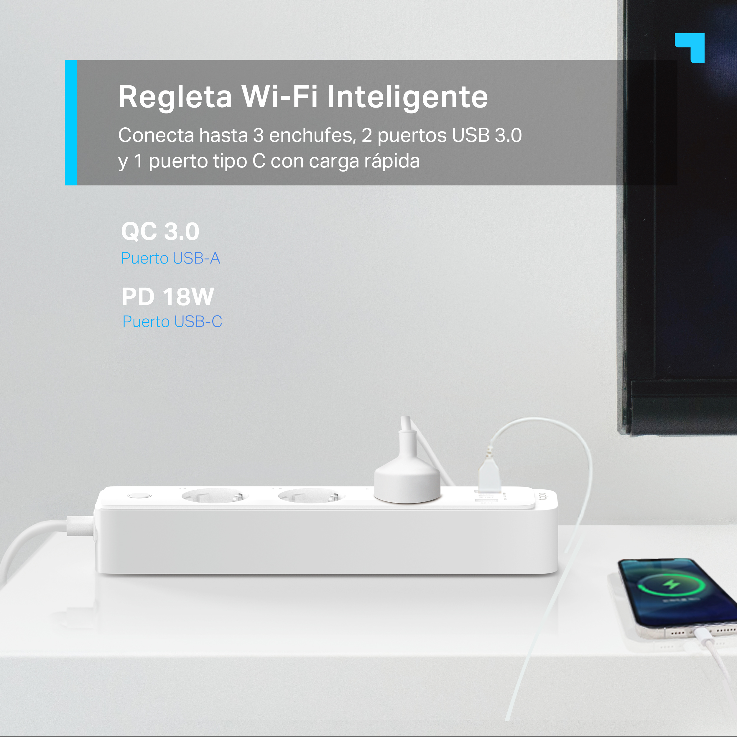 Regleta blanca con 3 enchufes, 2 puertos USB y un puerto USB-C. Un teléfono se está cargando.